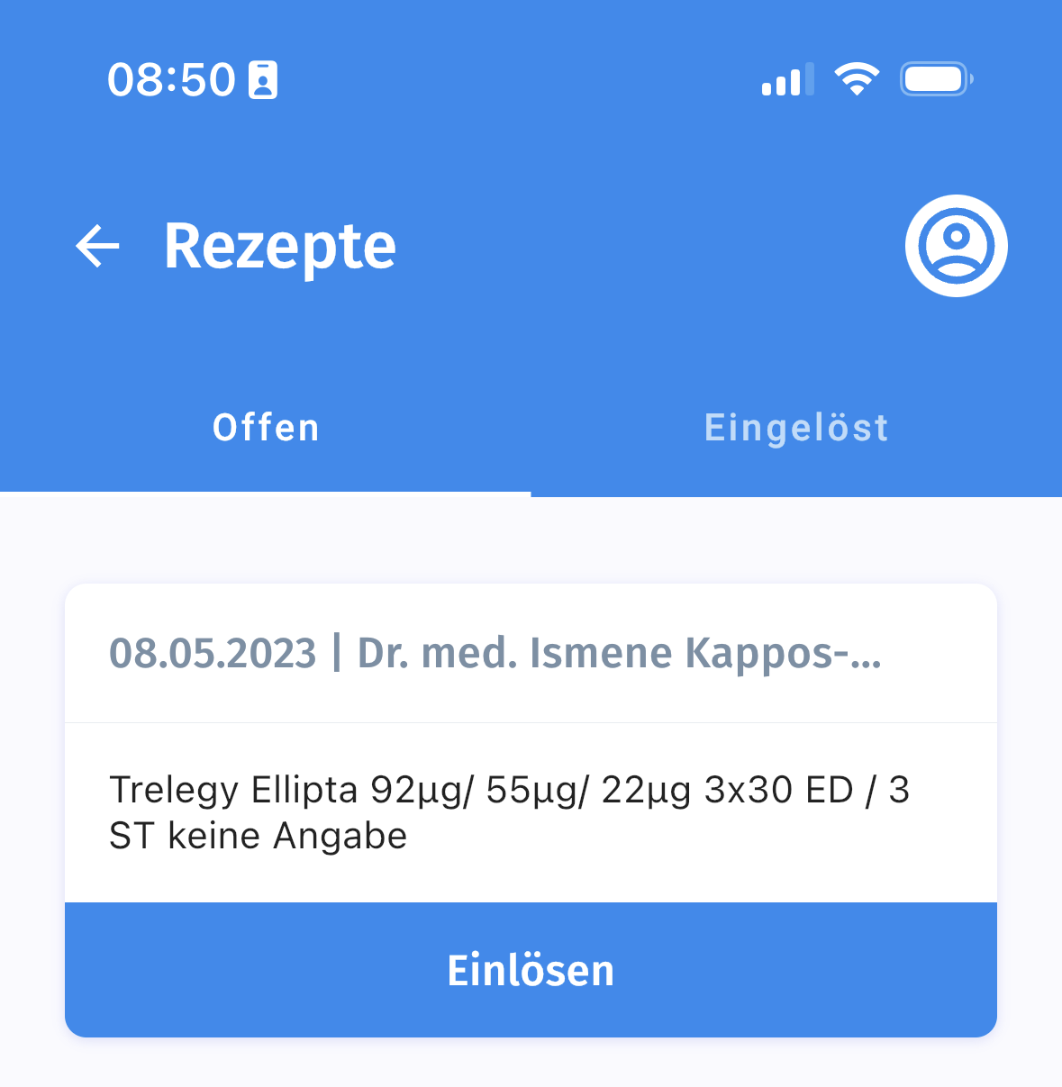 e-Rezept in der Hausarzpraxis im Innnenhof mit arzt-direkt-App einlösen
